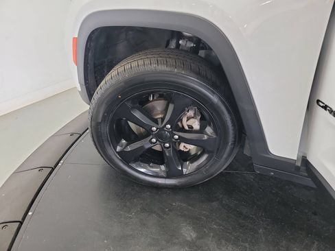 Used 2022 Jeep Grand Cherokee Altitude AWD/4WD image 30