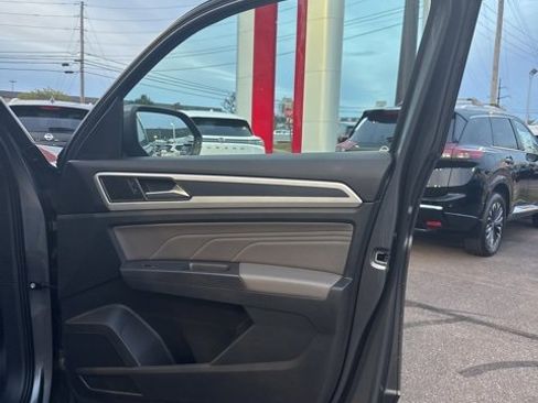 Used 2021 Volkswagen Atlas Cross Sport SEL image 15