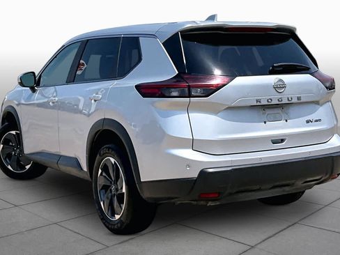 Used 2024 Nissan Rogue SV AWD/4WD image 12