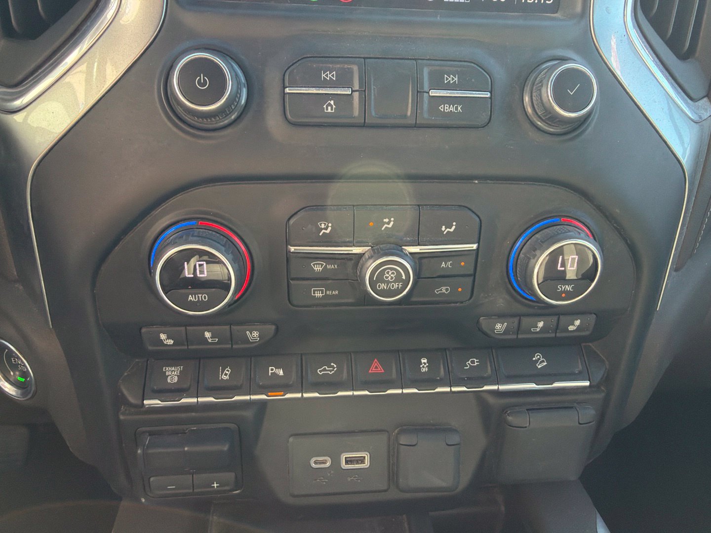 Used 2020 Chevrolet Silverado 2500 LTZ w/ LTZ Premium Package AWD/4WD image 6