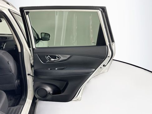 Used 2019 Nissan Rogue SV FWD image 29
