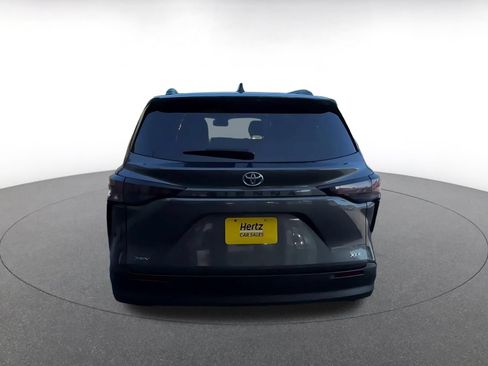 Used 2025 Toyota Sienna XLE FWD image 12
