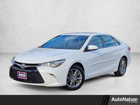Used 2017 Toyota Camry SE image 1