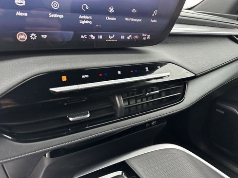 Used 2025 Buick Enclave Preferred image 32