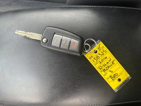 Used 2016 Nissan Rogue S AWD/4WD image 32