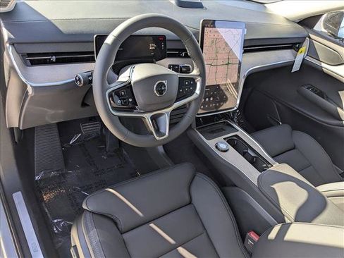 New 2025 Volvo EX90 Plus w/ Protection Package Premier image 3