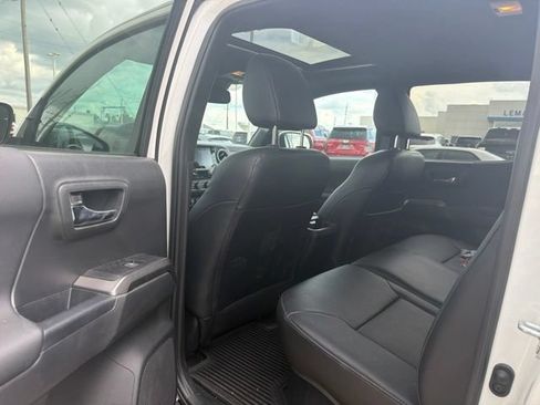 Used 2023 Toyota Tacoma TRD Off-Road w/ TRD Premium Off Road Package AWD/4WD image 6