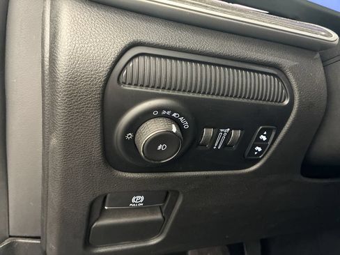 Used 2022 Jeep Wagoneer Series III w/ Premium Group I AWD/4WD image 26