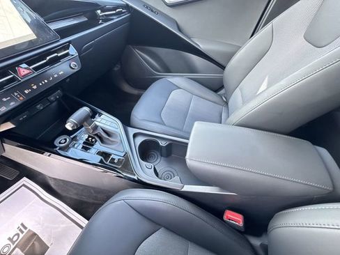 Certified 2025 Kia Niro EX image 25
