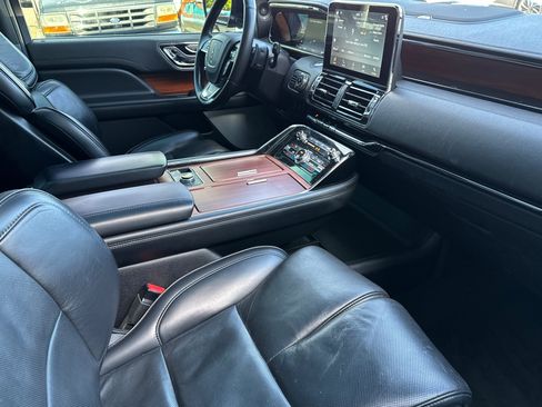 Certified 2019 Lincoln Navigator Reserve AWD/4WD image 17