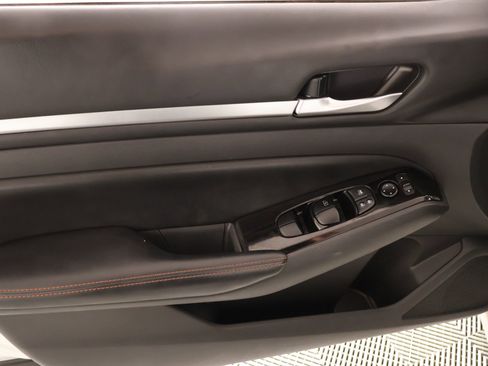 Used 2024 Nissan Altima 2.5 SR image 14