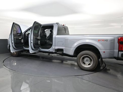Used 2024 Ford F350 Platinum AWD/4WD image 31
