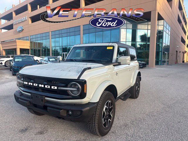 Used 2023 Ford Bronco Outer Banks AWD/4WD image 1