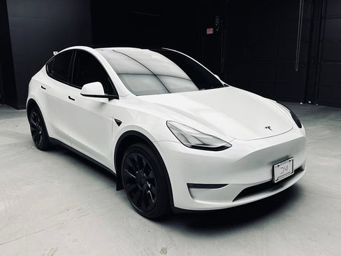Used 2023 Tesla Model Y Long Range AWD/4WD image 9