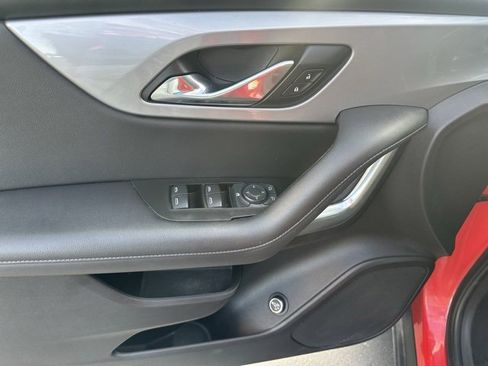 Used 2019 Chevrolet Blazer LT image 3