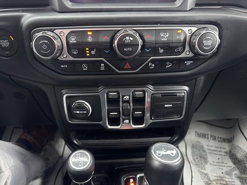 Used 2018 Jeep Wrangler Unlimited Sahara image 20