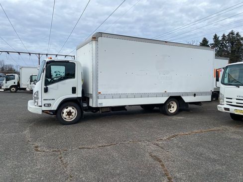 Used 2019 Isuzu NPR image 5