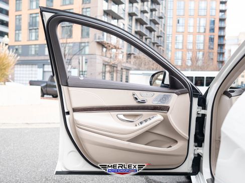 Used 2019 Mercedes-Benz S 560 4MATIC Sedan image 41