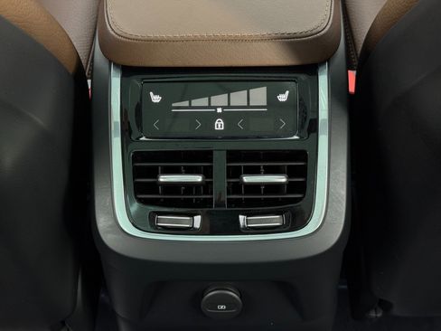 Used 2024 Volvo XC90 T8 Plus image 37