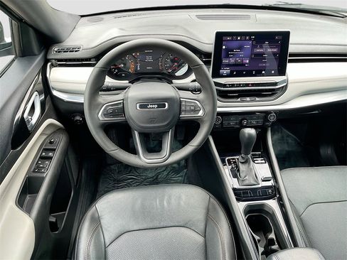 Used 2023 Jeep Compass Limited image 20