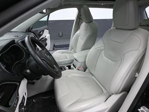 Used 2019 Jeep Cherokee Limited w/ Trailer Tow Group image 24