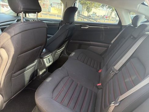 Used 2016 Ford Fusion SE image 8