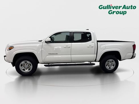 Used 2022 Toyota Tacoma SR5 RWD image 3