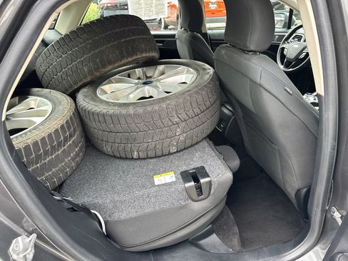 Used 2019 Ford Fusion SE FWD image 19