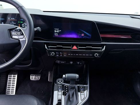 Used 2024 Kia Niro SX Touring FWD image 8