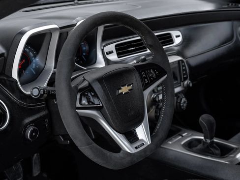 Used 2015 Chevrolet Camaro SS w/ SS Performance Package RWD image 21