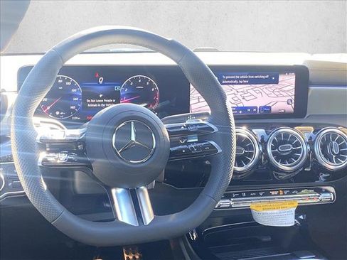 Used 2025 Mercedes-Benz CLA 250 image 17