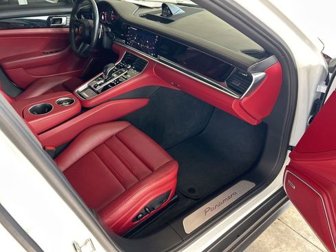 Used 2022 Porsche Panamera image 25