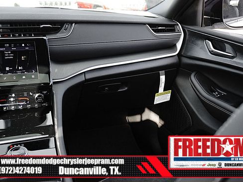 New 2025 Jeep Grand Cherokee L Altitude image 38