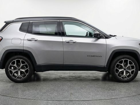 Used 2025 Jeep Compass Limited image 11