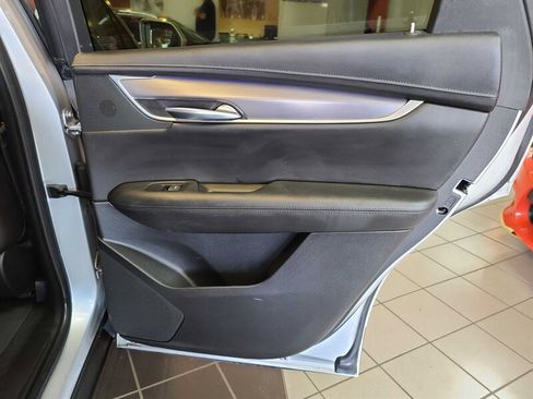 Used 2019 Cadillac XT5 Premium Luxury image 16