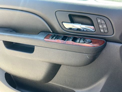 Used 2011 Chevrolet Suburban LTZ image 25