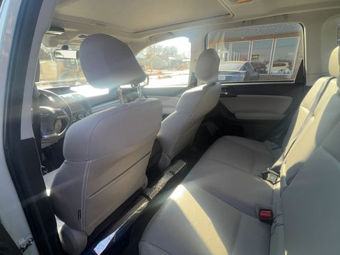 Used 2015 Subaru Forester 2.5i Touring w/ Eyesight & Navigation System image 12