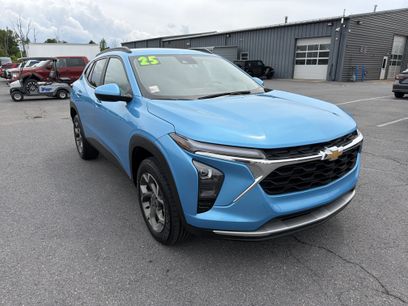 Used 2025 Chevrolet Trax LT