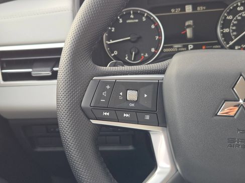 New 2026 Mitsubishi Outlander SE FWD image 19