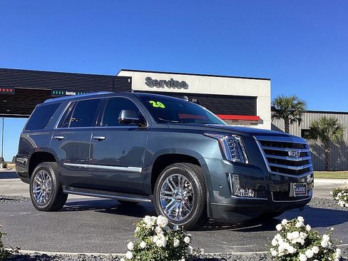 Used 2020 Cadillac Escalade 2WD image 3