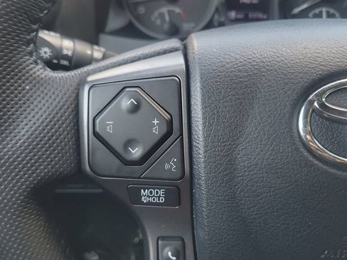 Used 2018 Toyota Tacoma TRD Off-Road AWD/4WD image 19