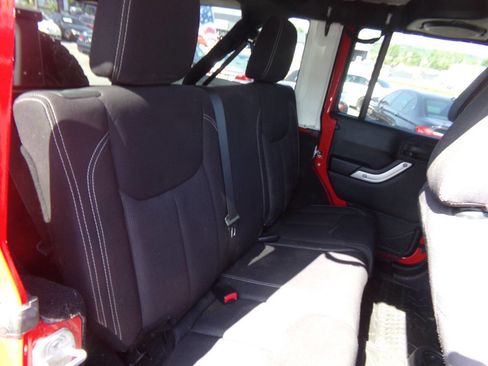 Used 2014 Jeep Wrangler Unlimited Sahara w/ Connectivity Group AWD/4WD image 24