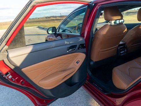 Used 2020 Toyota Avalon Limited image 18