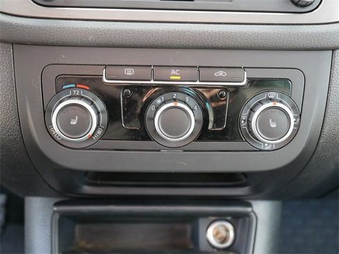 Used 2011 Volkswagen Tiguan SE image 29