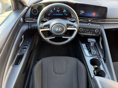 Used 2025 Hyundai Elantra SEL FWD image 20