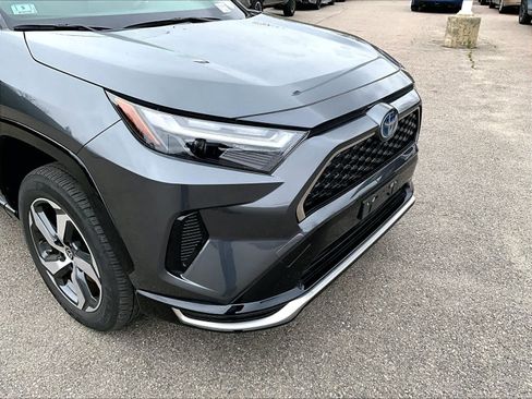 Used 2023 Toyota RAV4 SE w/ Weather & Moonroof Package image 5