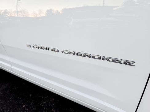 Used 2025 Jeep Grand Cherokee L Overland w/ Luxury Tech Group IV image 17