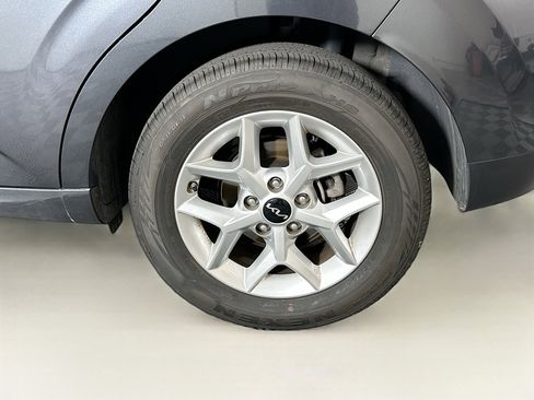 Used 2025 Kia Soul LX w/ LX Technology Package FWD image 11