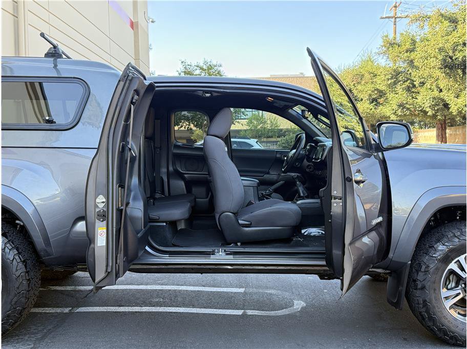 Used 2019 Toyota Tacoma TRD Sport AWD/4WD image 22
