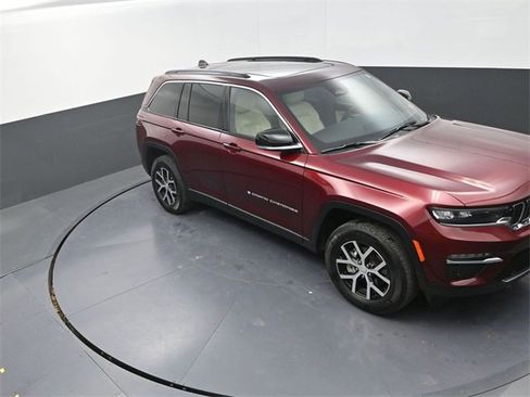 Used 2024 Jeep Grand Cherokee Limited w/ Luxury Tech Group II image 9